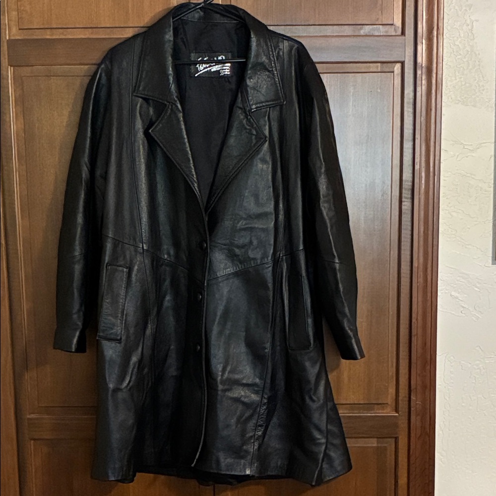 Elegant Black Leather Jacket for Women